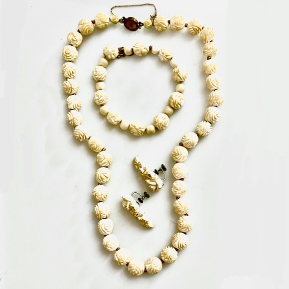COPY 🦢 Vintage 1930s-40s Carved Bone Cabbage Rose Necklace,Bracelet,Earrings - Picture 2 of 8